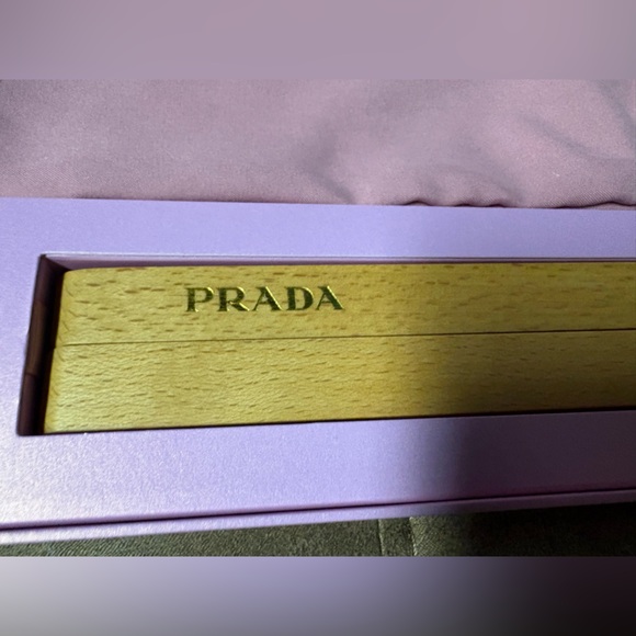Prada Mid-Autumn Fan in Box - Gift Set - Picture 6 of 6